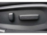 細かくシートポジションを調整できる電動シートを採用しています。