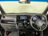 【前方視界】開放的な前方視界!運転がしやすく疲れにくいです♪窓が大きく、見通しがとっても良いおクルマですよ♪