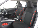 ホールド性に優れ長時間の運転でも疲れづらいシート!!