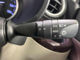 【オートライト】周りの明るさに応じて自動でヘッドライトの点灯・消灯ができる機能です!ライトの付け忘れ・消し忘れなどが無くなり、雨の日や夕方の走行も安心!トンネル通過時も便利ですね♪