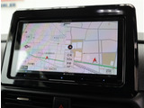 『1台』のお車に対して、3名体制で日々議論を重ね仕入れを行っております。