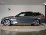 【拘りのFR】BMWが多く採用するFR車。ダイレクトでスポーティな加速感・シャープなハンドリングを実現。縦置きエンジンレイアウトにより、フラットで上質な乗り味です。