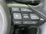 ステアリングスイッチ付き。前方から目を離すことなく操作することが可能です。