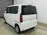 Honda SENSING装着車です。衝突を予測してブレーキをかけたり、前のクルマにちょうどいい距離で走行できる多彩な安心・快適機能を搭載した安全運転支援システムがドライバーをサポート。