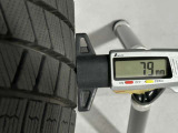 冬タイヤの残り溝は7.9mmです。スリップラインからは6.2mmとなっております。