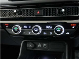 フルオートエアコン搭載で室内の温度は快適です。また体を直接温めてくれるシートヒーターが装備されていますのでエアコンを強くしなくても快適です。