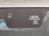 【スマートブレーキサポート】走行中に前方の車両等を認識し、衝突しそうな時は警報とブレーキで衝突回避と被害軽減をアシスト。より安全にドライブをお楽しみいただけます。