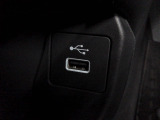 便利な充電用USBジャックも付いています。