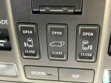 【両側パワースライドドア】スマートキーや運転席のスイッチで後席両側スライドドアの開閉が可能♪電動だから力を入れてドアを開ける必要が無く、小さなお子様でも簡単に開け閉めでき快適です♪
