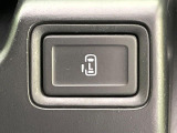 【パワースライドドア】スマートキーや運転席のスイッチでスライドドアの開閉が可能♪電動だから力を入れてドアを開ける必要が無く、小さいお子様でも、重い荷物を持っている時もラクに開け閉めできます♪