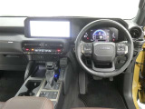 運転席からの視界はこんな感じです☆お気軽にご来店いただき、実際に座って是非お確かめください。ドライバーに寄り添う快適な操作フィールをもたらすステアリングです。
