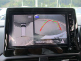 アラウンドビューモニターも装備しております。ご覧のように車体を真上か見たような映像なので、車庫入れの苦手なお客様ももうご心配いりません。
