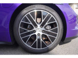 20インチ Taycan Turbo エアロ ホイールです。