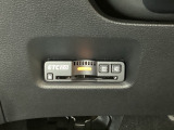 ハンドルの左下にETC2.0がついています。高速道路の料金所の通過も楽々です。カードの取り出しもしやすい場所についています。