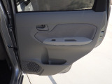 運転席後ろのドアです。