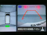 【アラウンドビューモニター】まるでクルマを真上から見ているようなアラウンドビューモニターで運転をサポート。運転席から見えにくい車の四隅や後方もモニターでしっかり見えます。