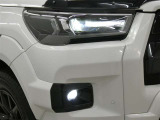 LEDヘッドライトです。デザイン性がよくとても明るいので、夜間の走行や悪天候でも安心です。しかも長寿命!