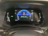高精細な大型7インチTFTカラー液晶画面に、ハイブリッドシステムインジケーターを表示します。液晶ならではの表現力を生かし異なる表示テイストを選択できます。