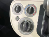 寒い冬も暑い夏も全席に快適な空調を届けてくれる、ダイヤル式エアコンを装備♪