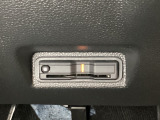 ETCがついています。高速道路の料金所の通過も楽々です。カードの取り出しもしやすい場所についています。