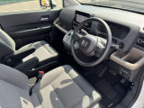 運転席のシートが上下しますので、ベストなドライビングポジションを取っていただけます。