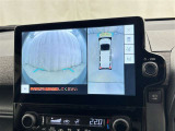 パノラミックビューモニターを装備。駐車場や交差点でクルマを真上から見るように周囲を確認できます。機能の詳細は販売店スタッフまでおたずねください。