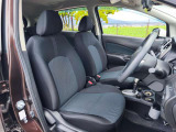 運転席のシートはホールド性に優れ疲れませんよ!