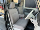 快適に運転できるドライブポジション無理のない運転姿勢がとれます。