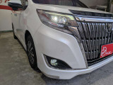 暗闇でも前方をくっきりと照らしてくれるライトです。夜の運転でも安心ですね。