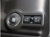 『1台』のお車に対して、3名体制で日々議論を重ね仕入れを行っております。