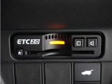 ◆ETC2.0装着◆進化したドライブ体験。料金収受システムだけだったETCが生まれ変わって、高速道路を賢く使うETC2.0に進化しました。多彩な情報サービスが便利で快適なドライブ体験を提供します。