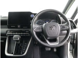 運転席です!ストレート式のシフトレバーです!