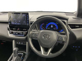 運転席まわりです。 各操作スイッチは使いやすい位置に配置されてます。