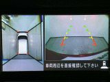 【アラウンドビューモニター】まるでクルマを真上から見ているようなアラウンドビューモニターで運転をサポート。運転席から見えにくい車の四隅や後方もモニターでしっかり見えます。