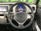 インテリアに合わせたデザインのステアリングは、運転される方のことも考え、運転しやすい形状、大きさです。是非一度、実際に触ってお確かめください。