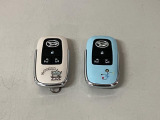 スマートキー機能を有しています!ドアロックの開閉やエンジン始動時にキーをポケットやカバンなどに携帯していればキーを挿さなくてもそのまま手ぶらで可能です!!
