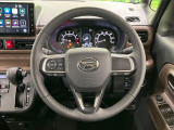 インテリアに合わせたデザインのステアリングは、運転される方のことも考え、運転しやすい形状、大きさです。是非一度、実際に触ってお確かめください。