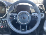 グリップが良く運転しやすいハンドルデザインです!