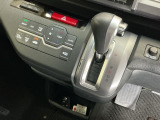発進時から滑らかに加速する無段階変速のCVTはストップ&ゴーの多い街の中も快適です
