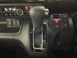オートマチックシフトレバーは、手になじみ操作しやすい形状で安全運転にもつながります♪