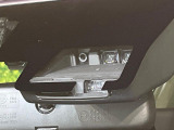 【プリクラッシュセーフティ】前方の車両等を検知し、衝突しそうな時は警報で注意を促し、ブレーキを踏む力をサポート。ブレーキを踏めなかった場合は衝突被害軽減ブレーキが作動、衝突回避をサポートします。
