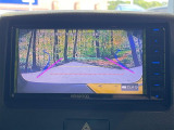【バックカメラ】駐車時に後方がリアルタイム映像で確認できます。大型商業施設や立体駐車場での駐車時や、夜間のバック時に大活躍!運転スキルに関わらず、今や必須となった装備のひとつです!