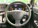 インテリアに合わせたデザインのステアリングは、運転される方のことも考え、運転しやすい形状、大きさです。是非一度、実際に触ってお確かめください。