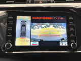 【パノラミックビューモニター】専用のカメラにより、上から見下ろしたような視点で360度クルマの周囲を確認することができます☆死角部分も確認しやすく、狭い場所での切り返しや駐車もスムーズに行えます。
