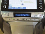 左右独立温度コントロールフルオートエアコンです。運転席、助手席それぞれで独立して温度設定ができます。冷え性の方が乗っても安心ですね♪