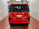 跳ね上げ式バックドアなので、雨天時の荷物の出し入れの際も濡れにくいです。