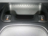 【シートヒーター搭載】シートを温めてくれる暖房機器です!長時間座っていると負担が掛かりやすい背中や腰、または冬場の寒い日に冷えやすい脚部に快適なぬくもりを♪