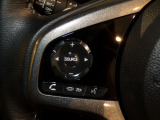 【ステアリングリモコン】ステアリングにオーディオ調節可能なスイッチが装備されていますので運転中でも視線をそらさずにオーディオの調節が可能です!