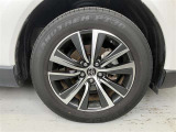 タイヤサイズは225/60R18!純正アルミホイール!納車前の点検時に当社指定の新品タイヤに交換させていただきます!(右フロントタイヤ)