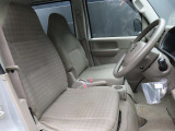 運転席のドアを開け、乗り込む際のイメージです。